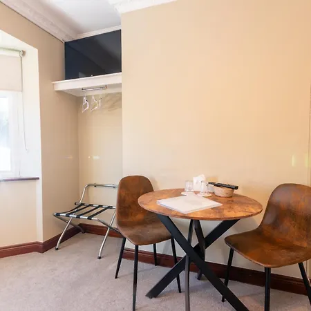 Vendégház Avalon House