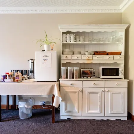 Avalon House Vendégház *