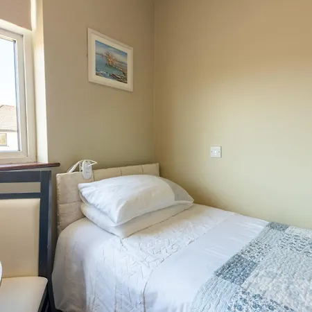 Avalon House Vendégház *