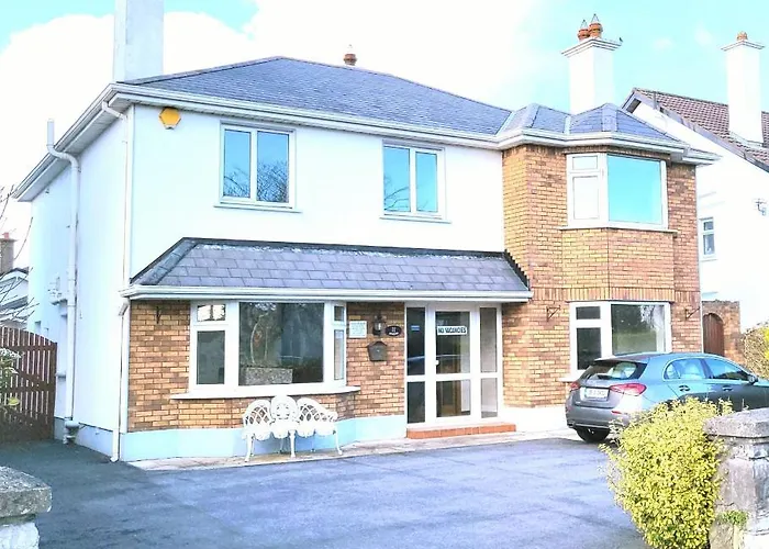 Avalon House Guest house *