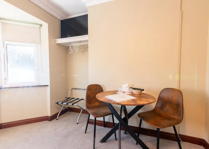 Guest house Avalon House