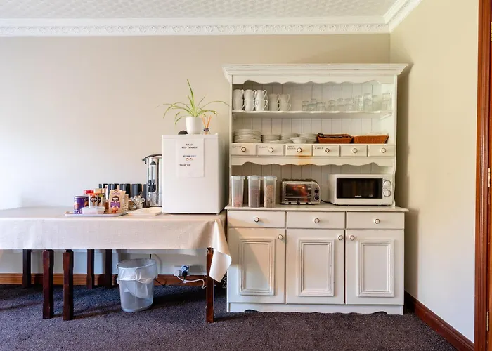 Avalon House Guest house *