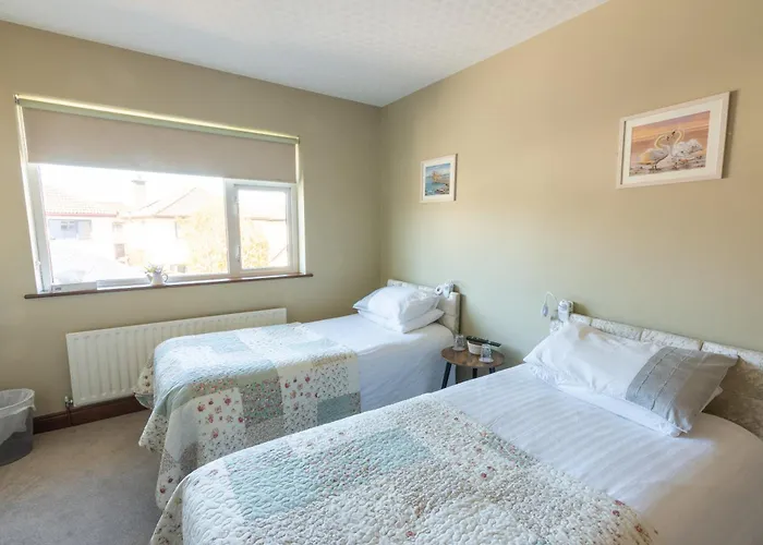 Guest house Avalon House *