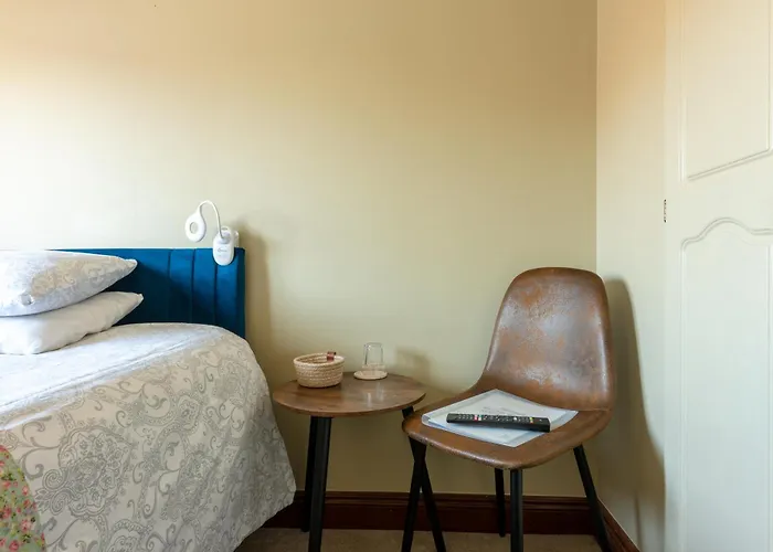 Avalon House Guest house *