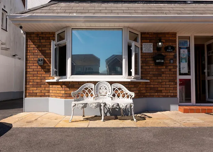 Guest house Avalon House *