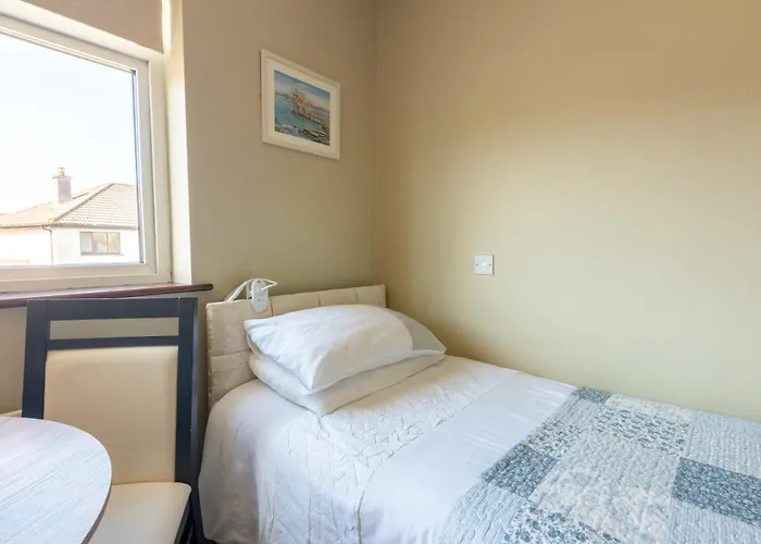 Avalon House Guest house *