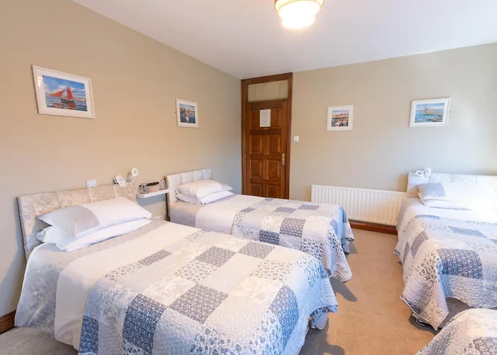 Guest house Avalon House