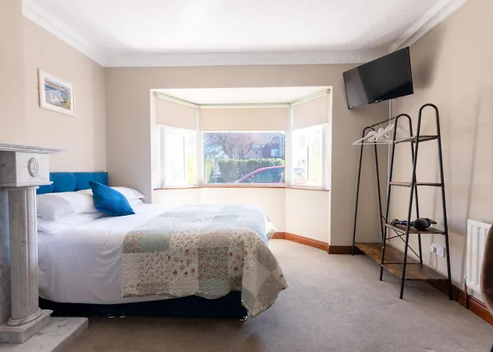 Guest house Avalon House *